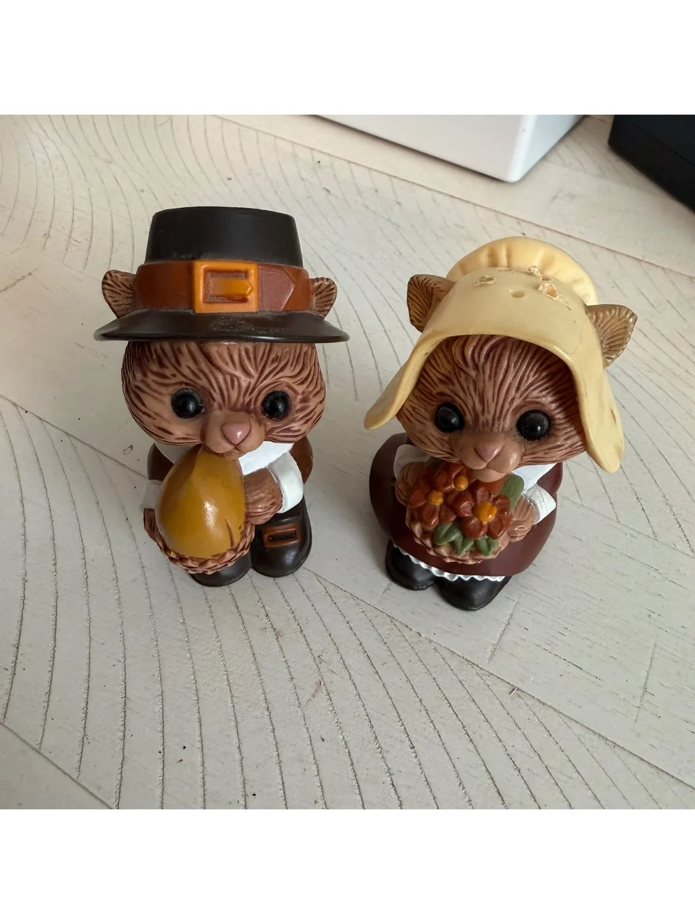 Vintage Hallmark Thanksgiving Pilgrim Chipmunk Squirrel Salt Pepper Shakers